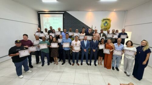 Direção da PCGO realizada cerimônia de homenagem aos policiais civis aposentados entre junho e outubro de 2025