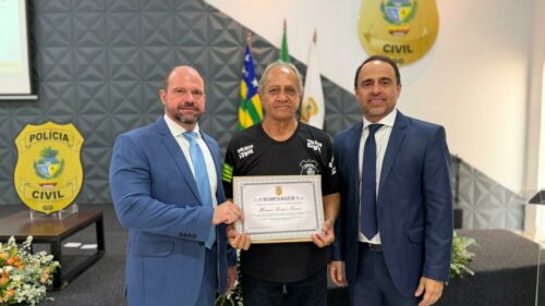 Direção da PCGO realizada cerimônia de homenagem aos policiais civis aposentados entre junho e outubro de 2025