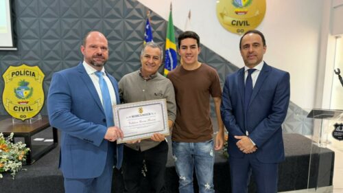 Direção da PCGO realizada cerimônia de homenagem aos policiais civis aposentados entre junho e outubro de 2025