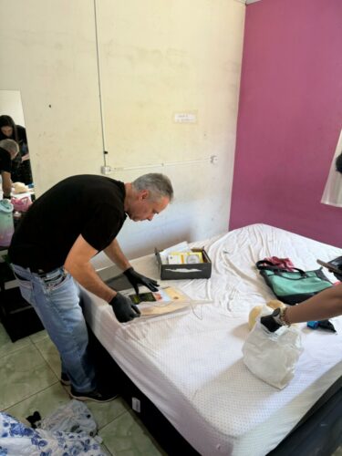 PCGO cumpre mandado de busca e apreensão em estabelecimento investigado por exploração sexual de adolescente