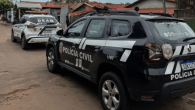 PCGO prende mulher por tráfico de drogas após escola encontrar crack em mochila de adolescente