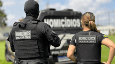 PCGO cumpre mandados e prende dois investigados por homicídio ocorrido em Goiânia