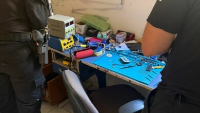 PCGO cumpre mandado e apreende 19 celulares de origem suspeita em Águas Lindas de Goiás