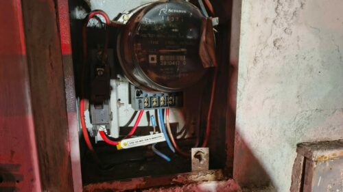 PCGO, em ação conjunta com a SPTC e com a Equatorial, prende em flagrante homem por fraude em medidor de energia elétrica em Goiânia