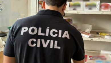 PCGO fecha fábrica clandestina de alimentos e retira mais de 1 tonelada de produtos impróprios do mercado em Goiânia