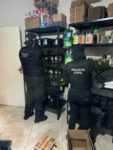 PCGO prende mulher em flagrante por comercialização ilegal de produtos terapêuticos em Trindade